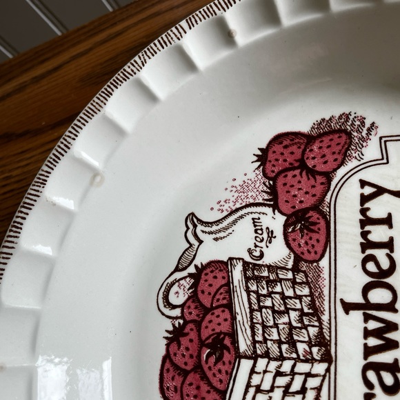Vintage Strawberry pie dish - Picture 5 of 10
